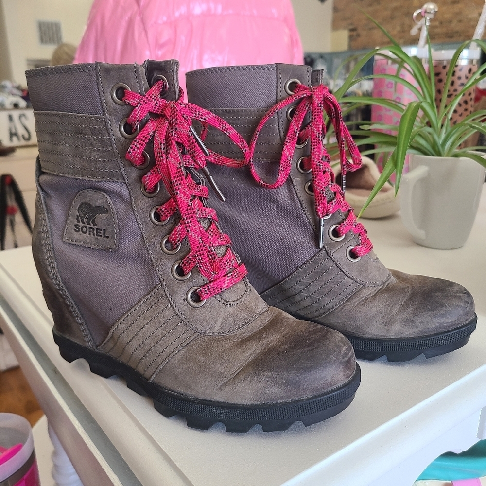 Sorel Lexie Wedge Waterproof Boot Gray Pink Size 7